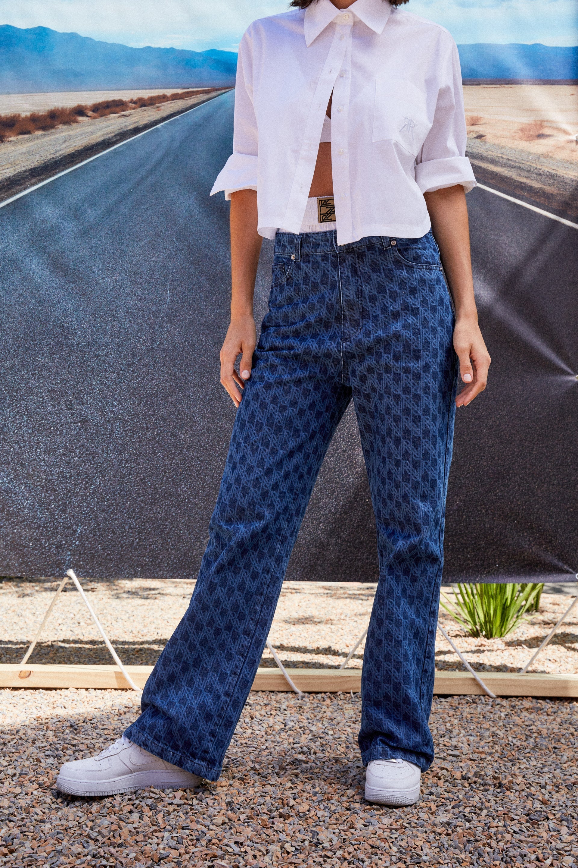 JEAN Nº 9 - THE OVERSIZE MONOGRAM II