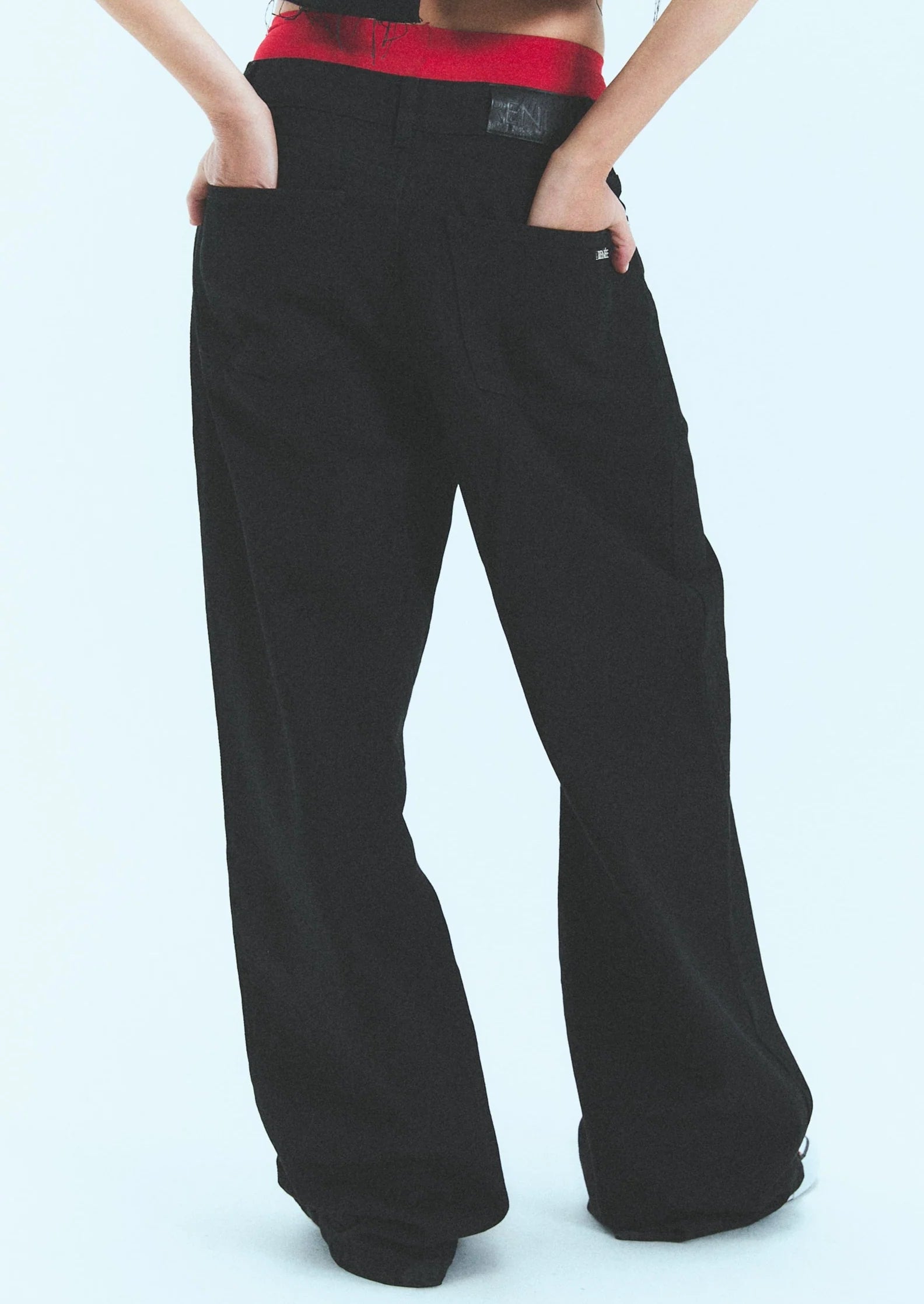 JEAN N°1 - THE OVERSIZE BLACK