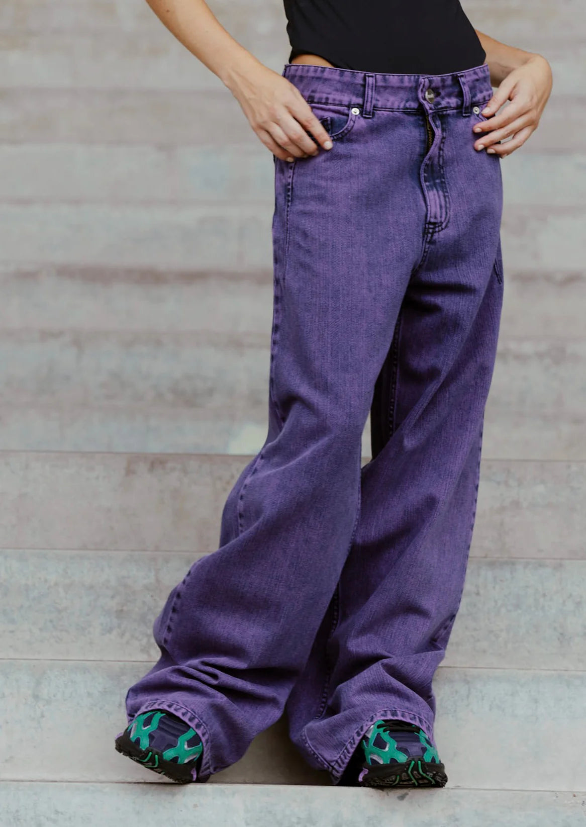 JEAN N°1 - THE OVERSIZED VIOLET