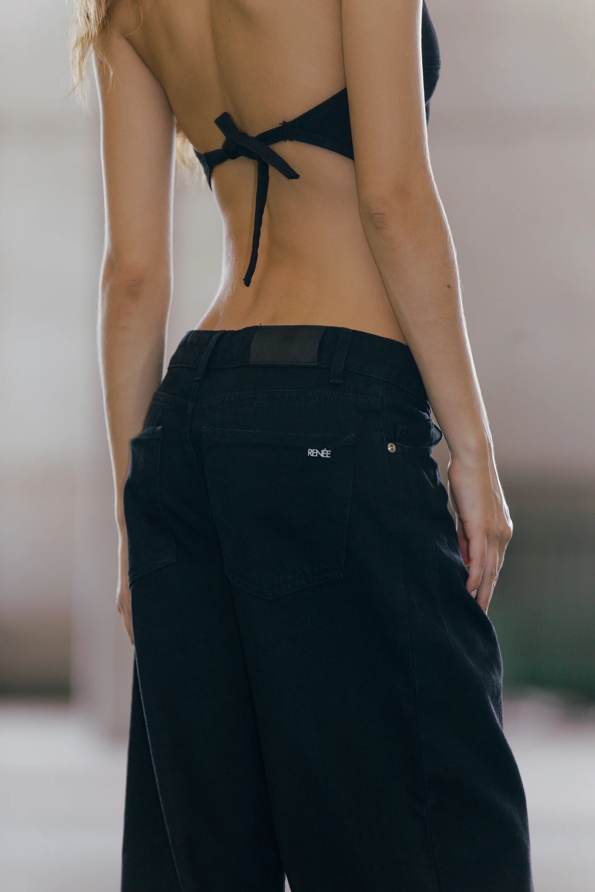 JEAN N°1 - THE OVERSIZE BLACK