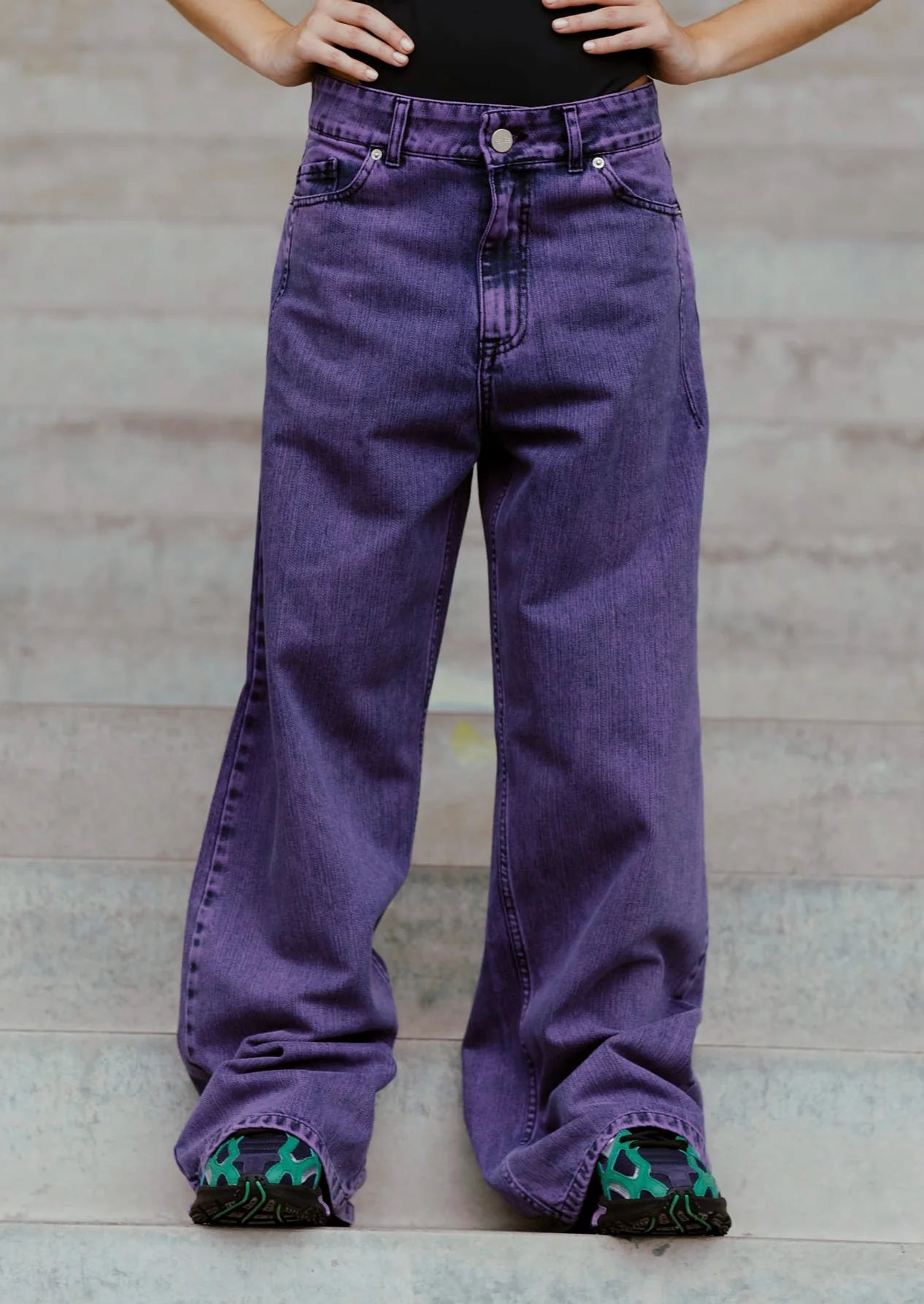 JEAN N°1 - THE OVERSIZED VIOLET