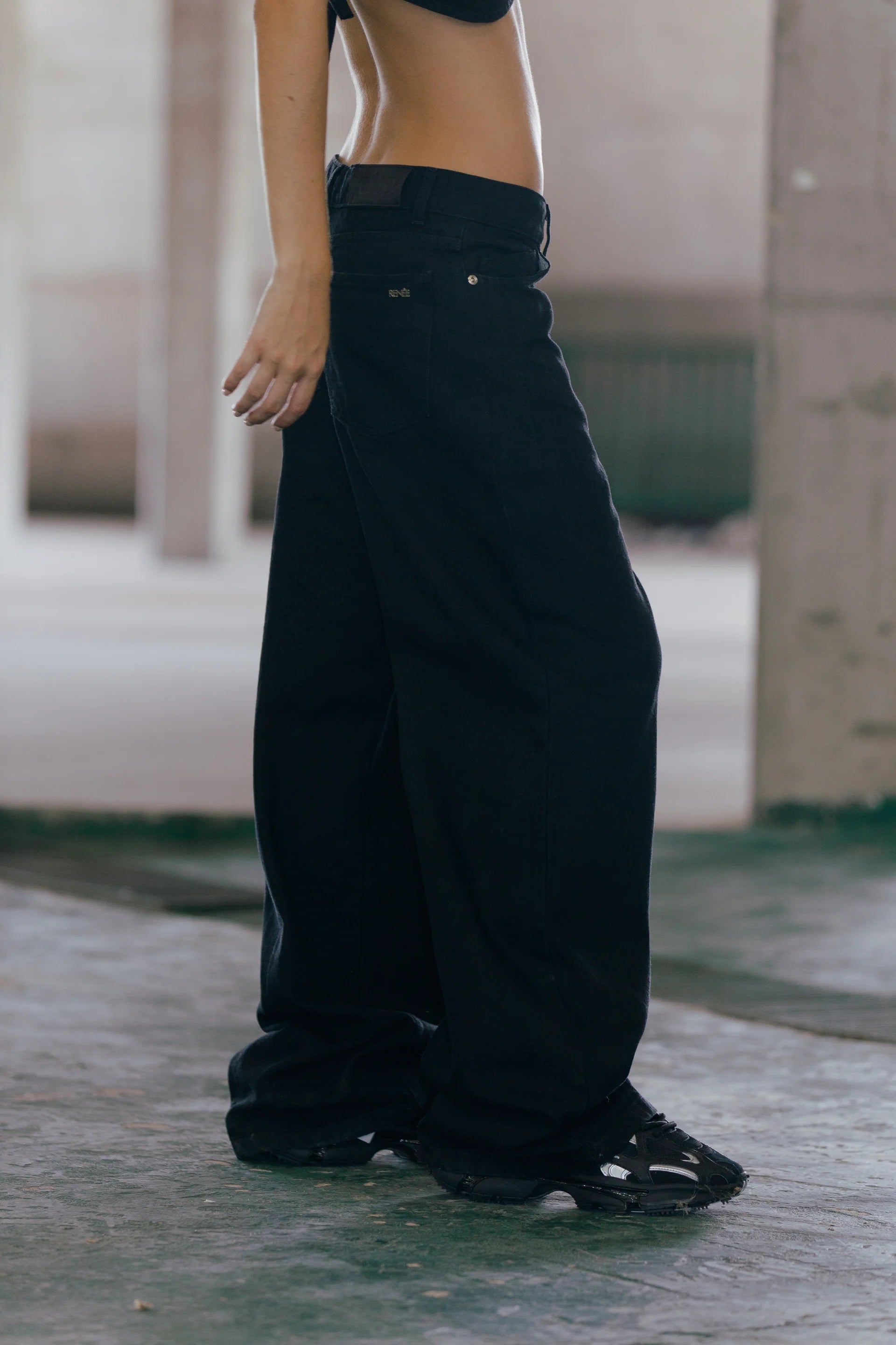 JEAN N°1 - THE OVERSIZE BLACK
