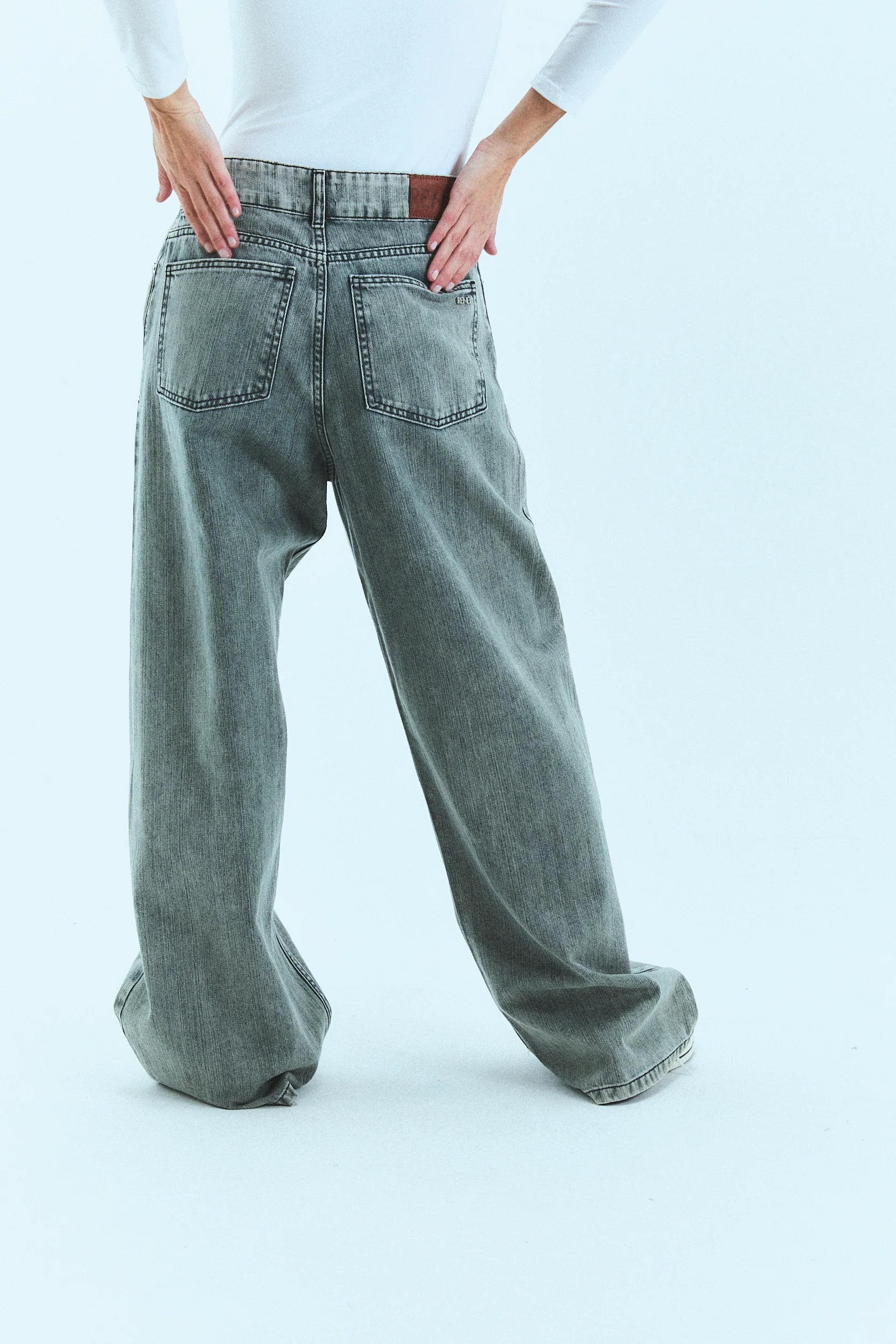 JEAN Nº 1 - THE OVERSIZE GREY
