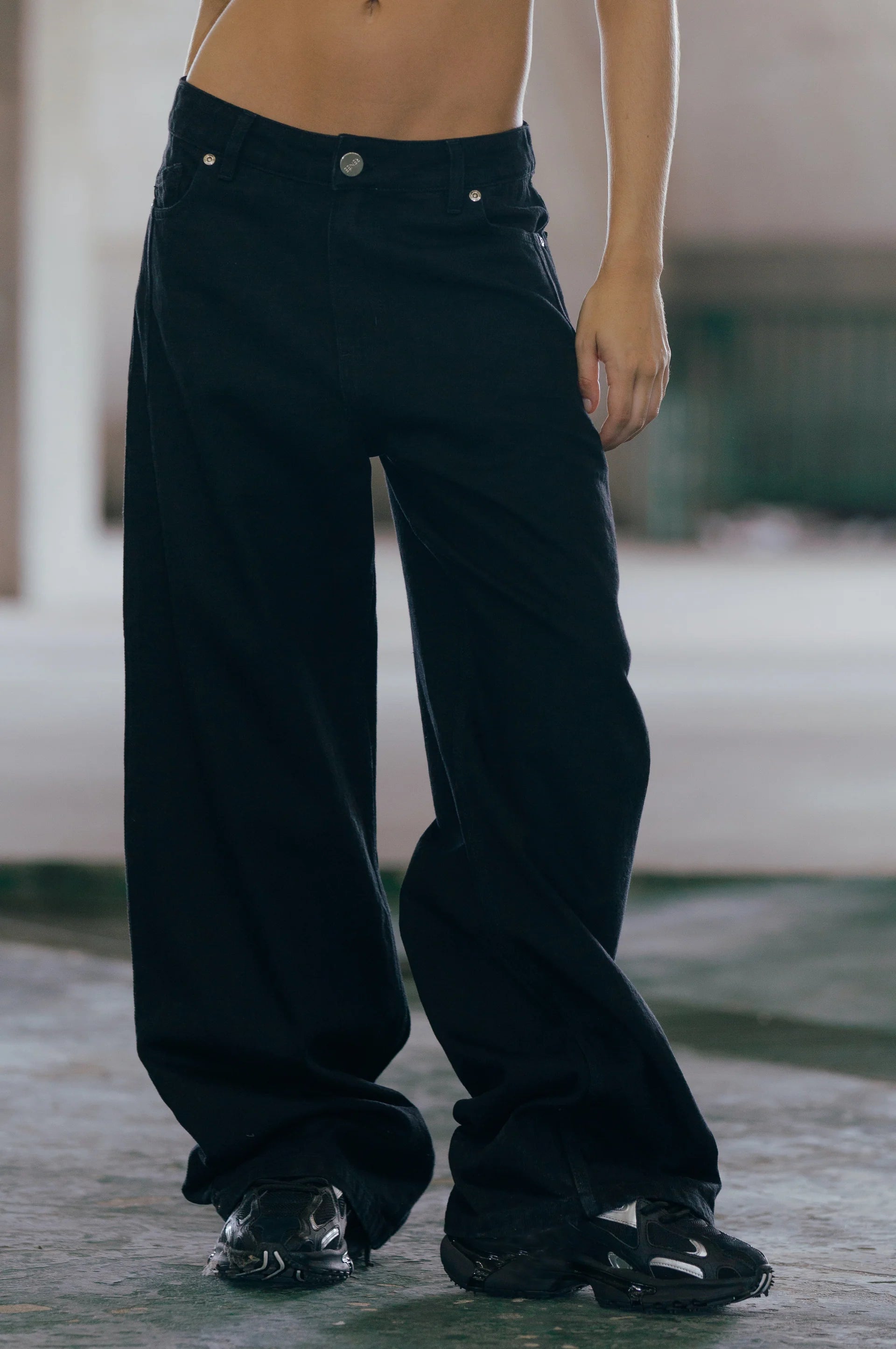 JEAN N°1 - THE OVERSIZE BLACK