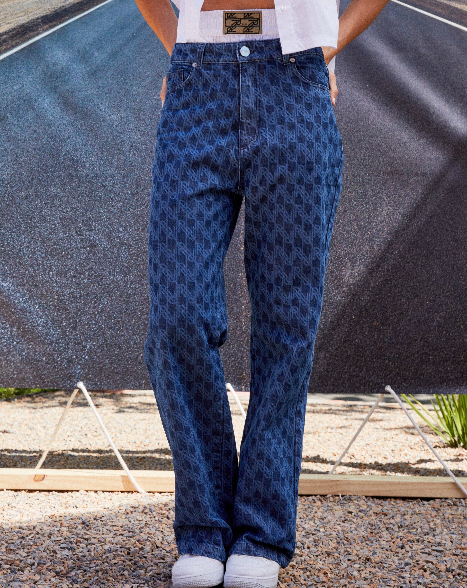 JEAN Nº 9 - THE OVERSIZE MONOGRAM II