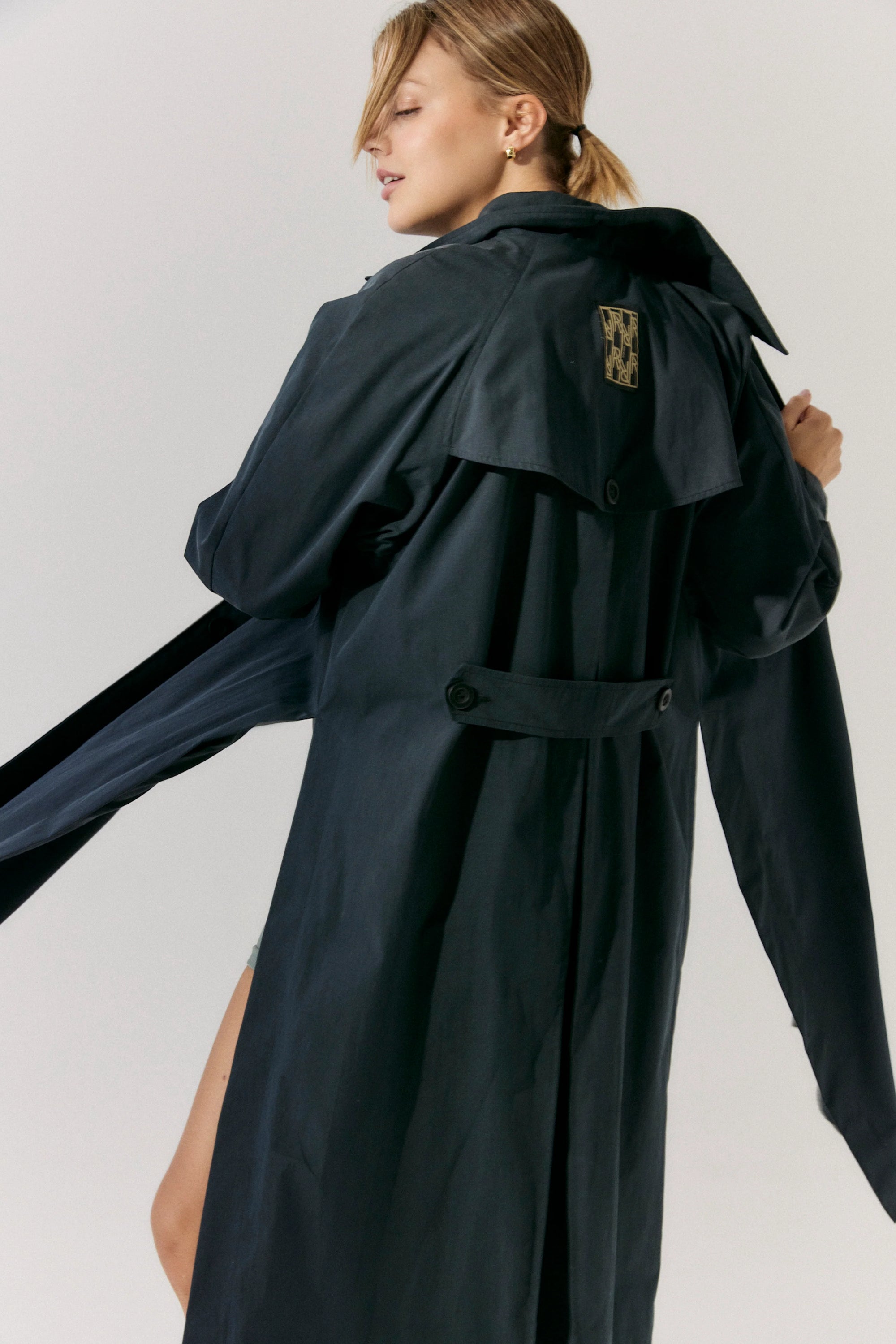 TRENCH OASIS - BLACK