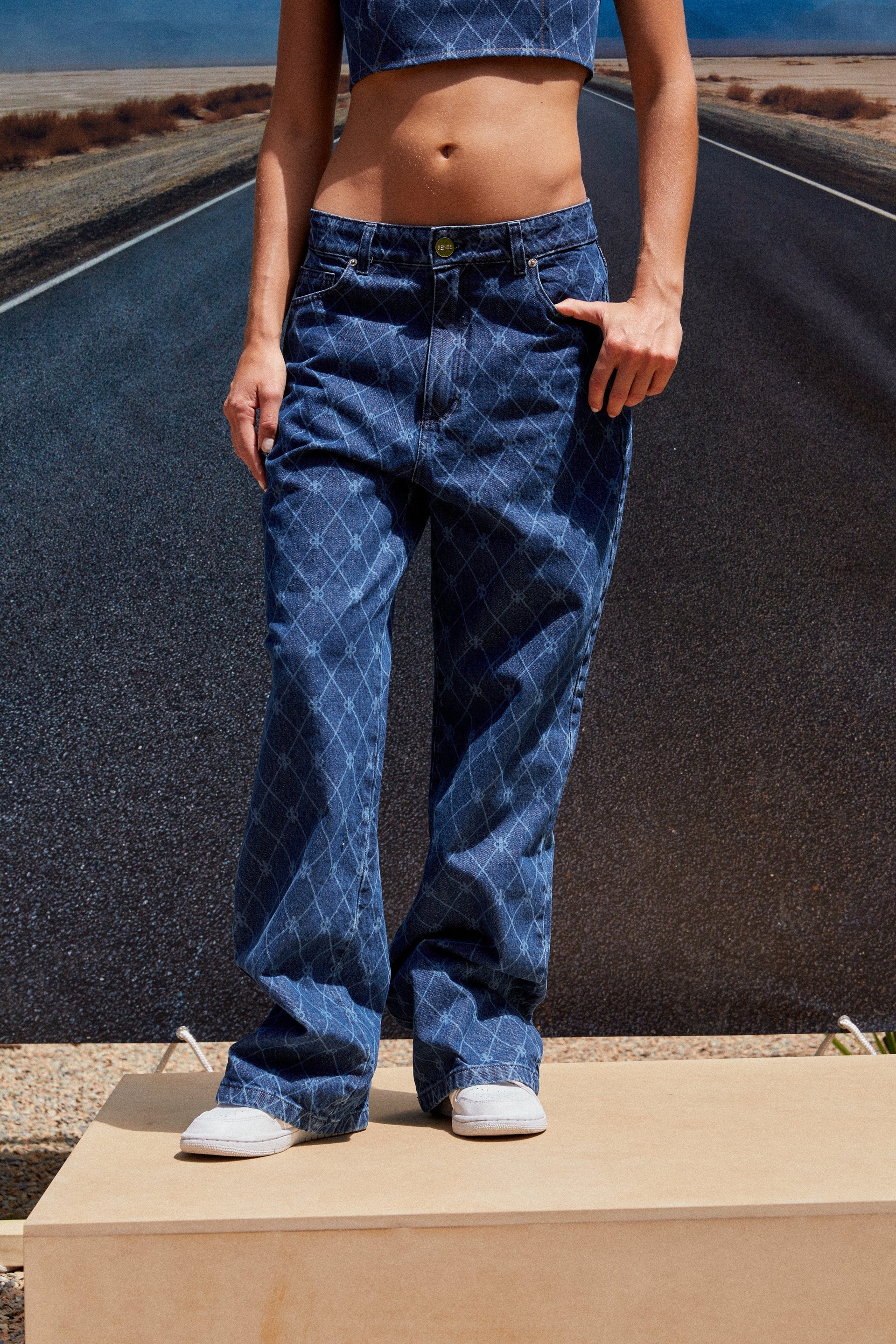 JEAN Nº 8 - THE OVERSIZE MONOGRAM I