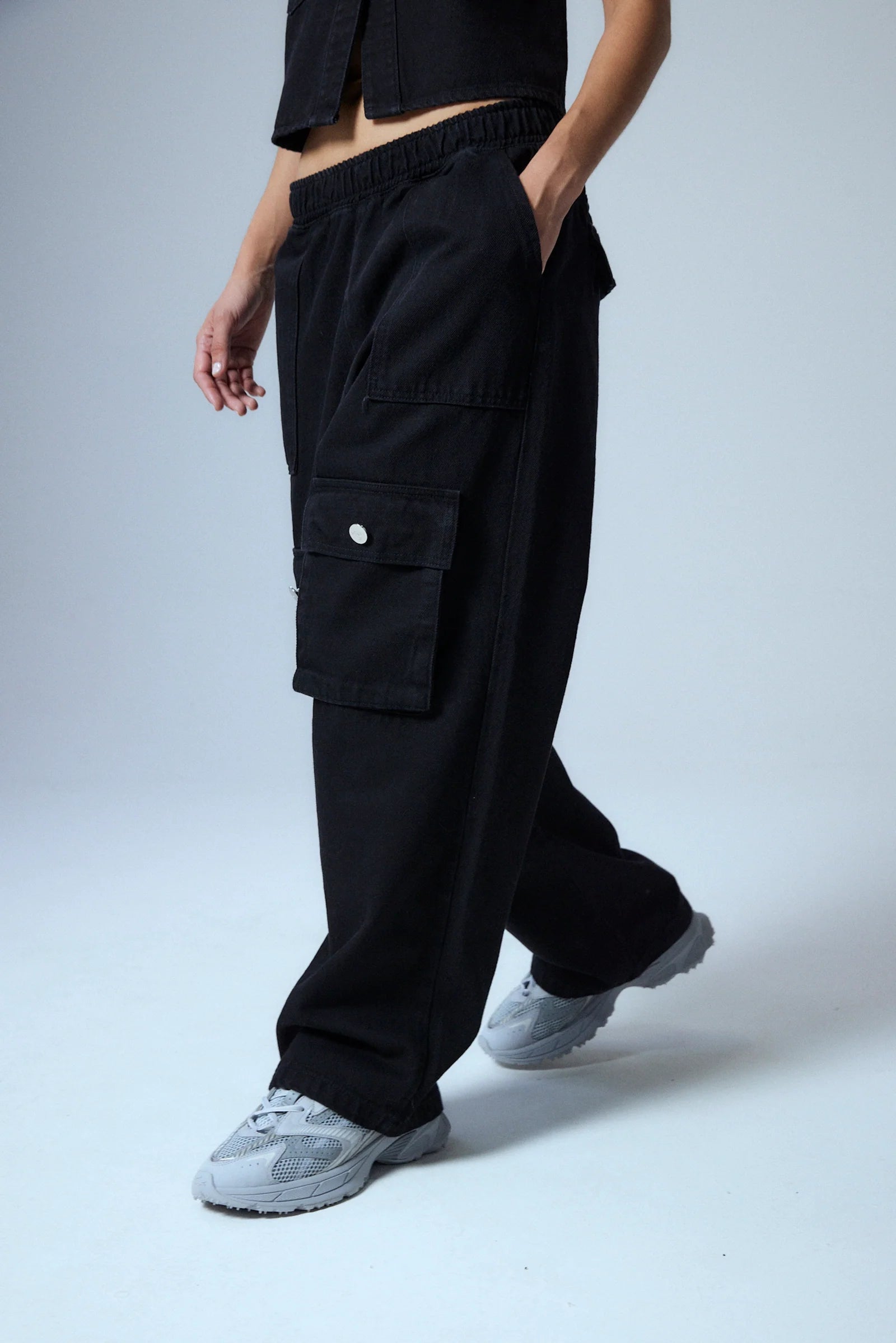 JEAN Nº23 - THE CARGO BLACK