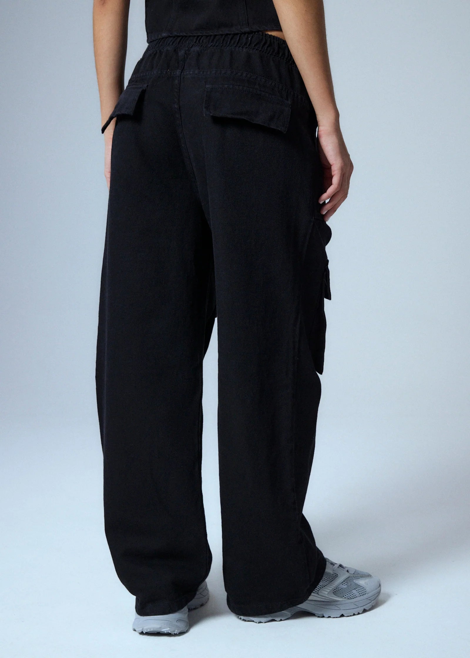 JEAN Nº23 - THE CARGO BLACK