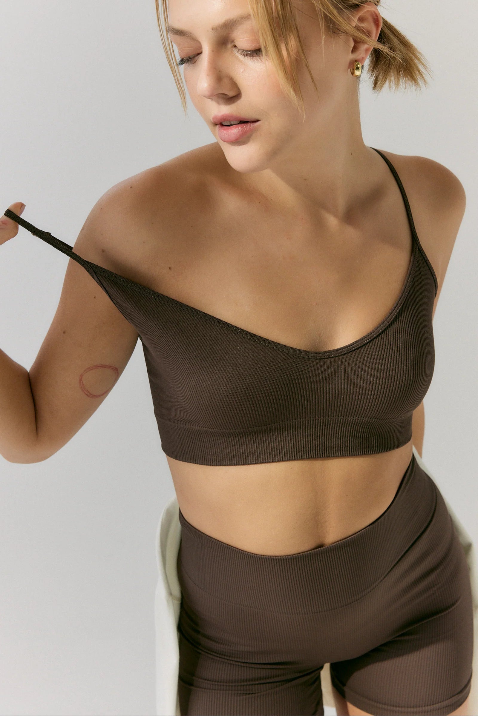 TOP CHAOS DARK BROWN