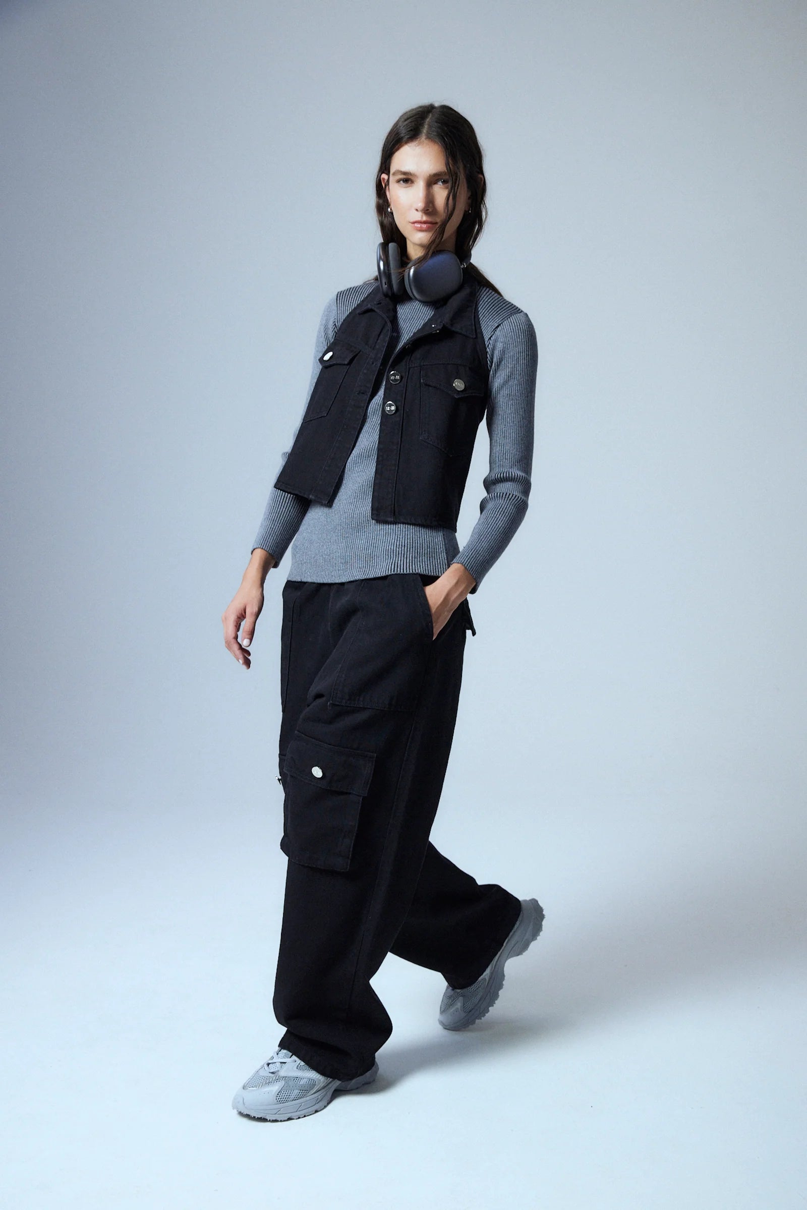 JEAN Nº23 - THE CARGO BLACK