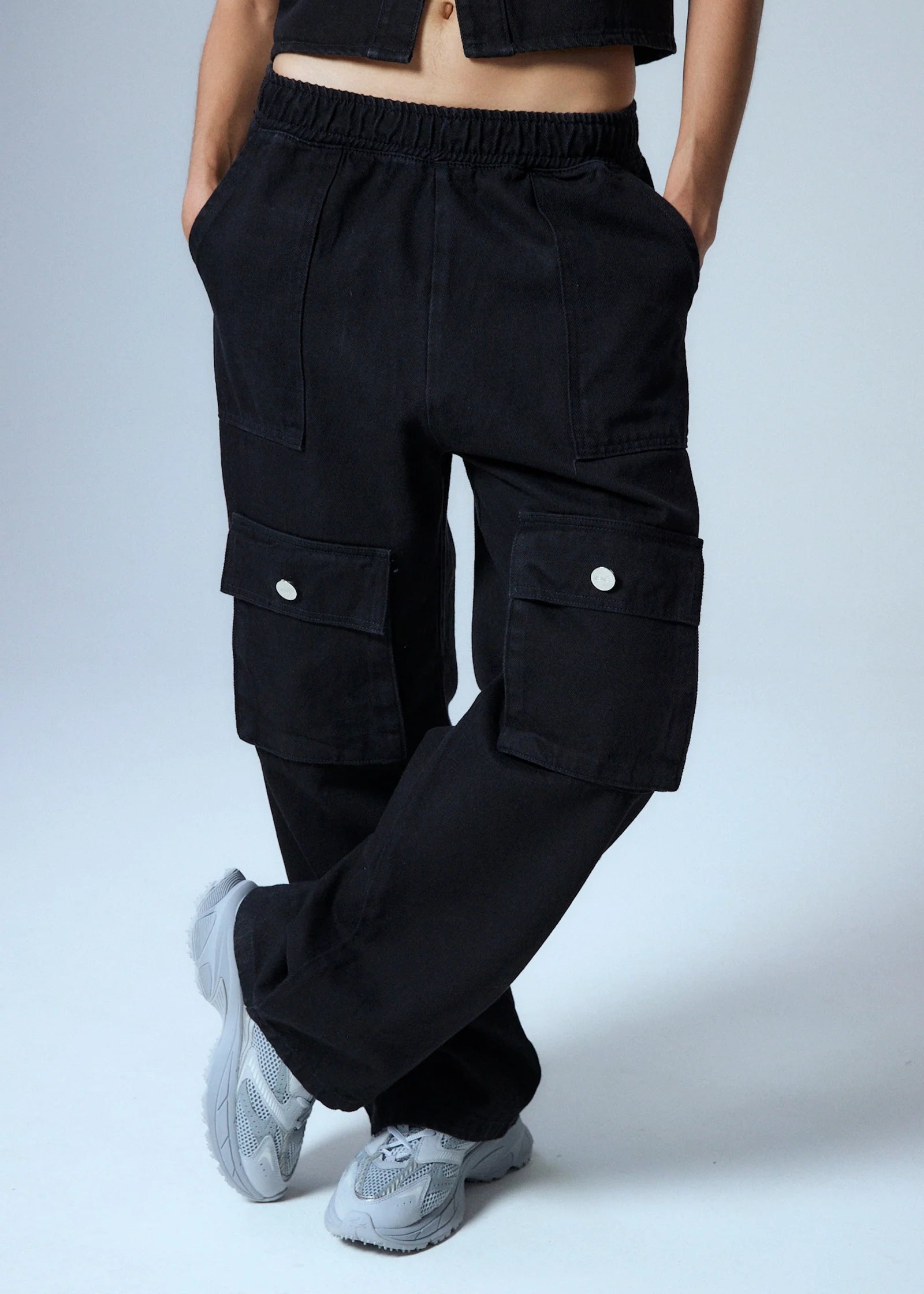 JEAN Nº23 - THE CARGO BLACK