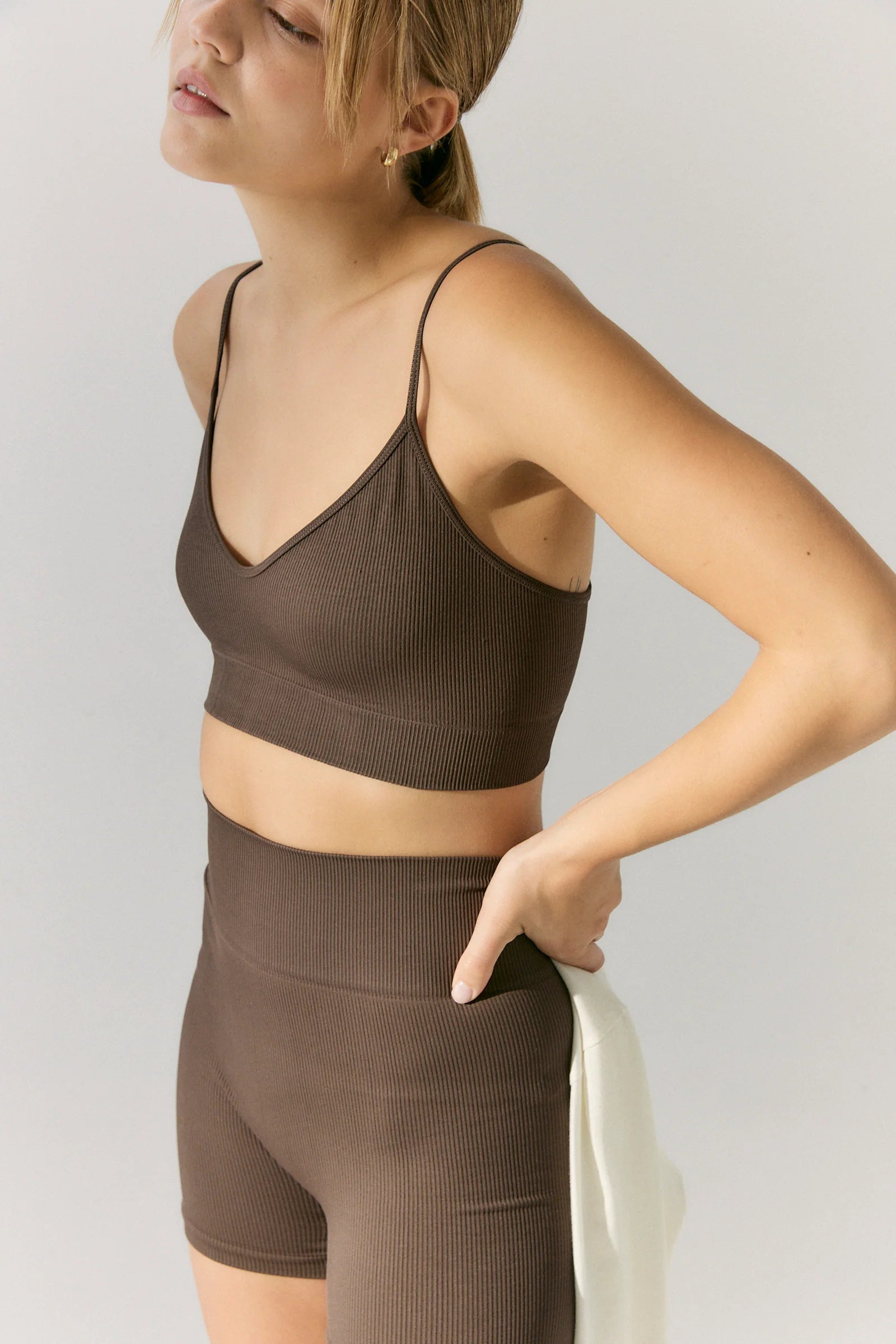 TOP CHAOS DARK BROWN